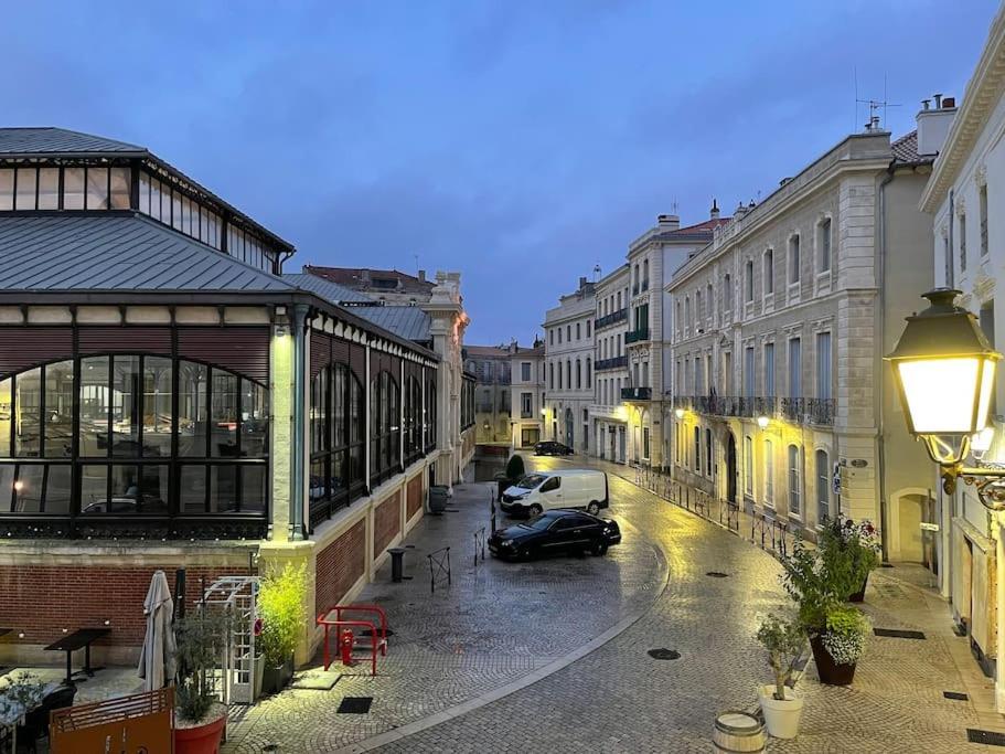 Vue Sur La Place Des Halles, Art Apparts Béziers Zewnętrze zdjęcie